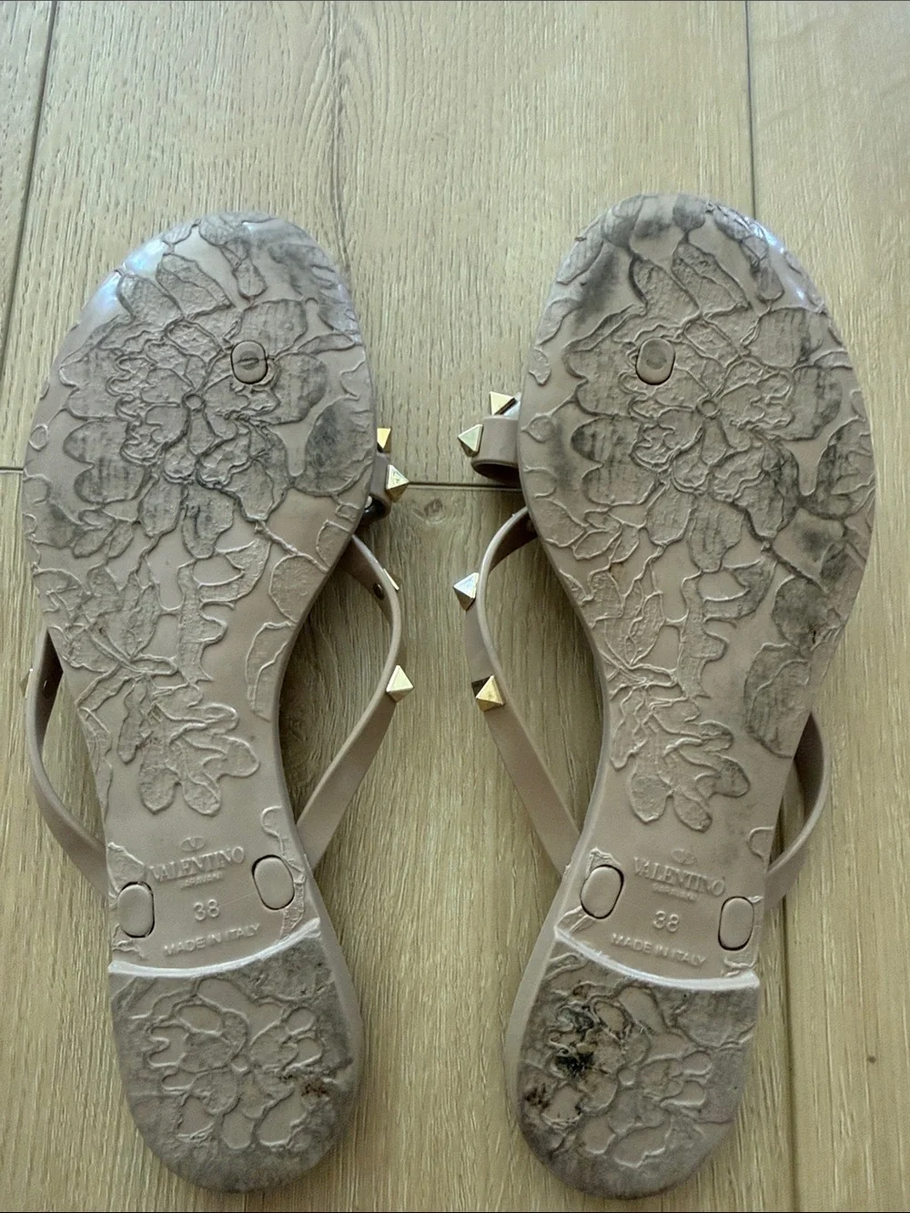 Valentino Garavani Nude Rockstud Bow Jelly Thong Sandal